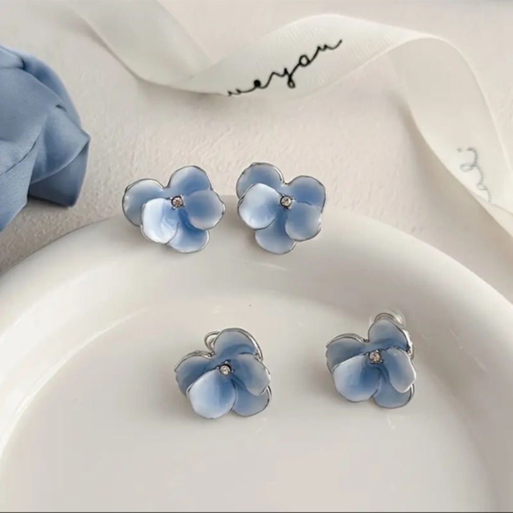 Blue Flower Stud Earrings Enamel Floral Silver Tone NWT